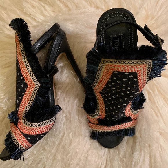 Topshop Patterned Sandal with Trimmed Edges - Picture 3 of 10